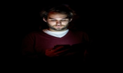 Acessar pornografia em celular corporativo justifica demissão por justa causa