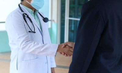 Autonomia de médico contratado como PJ afasta vínculo de emprego