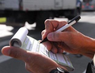 TRT10 – Justiça do Trabalho condena motorista a ressarcir empregador por multas de trânsito