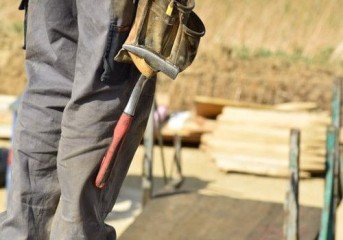 Dono de obra responde por dívida de empreiteiro