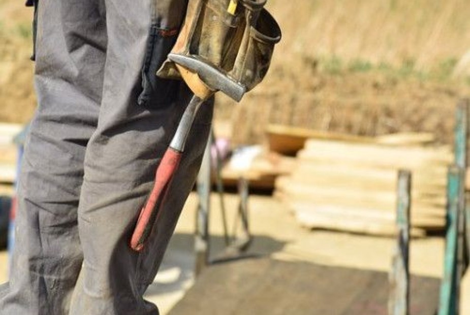 Dono de obra responde por dívida de empreiteiro Dono de obra responde por dívida de empreiteiro