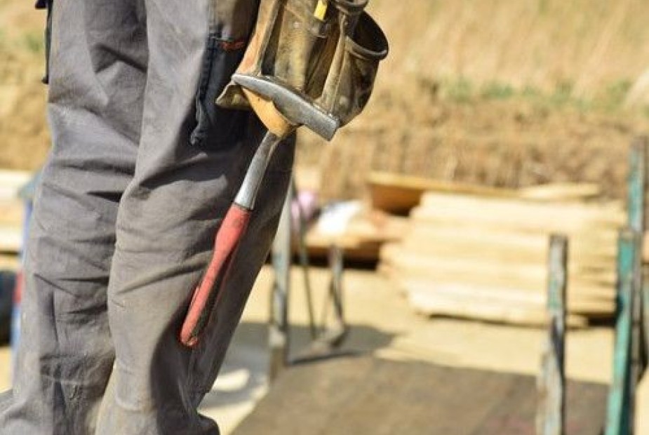 Dono de obra responde por dívida de empreiteiro