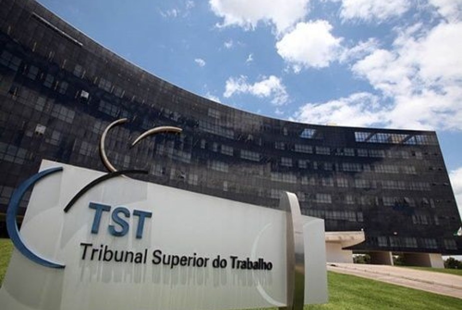 TST valida acordo que permite desconto em verbas rescisórias acima do limite legal
