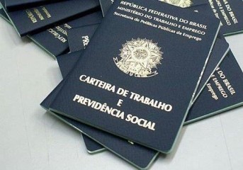 Descumprimento de obrigações contratuais não gera, por si só, direito a indenização por dano moral