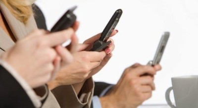 Uso excessivo de celular no trabalho é motivo para demissão por justa causa