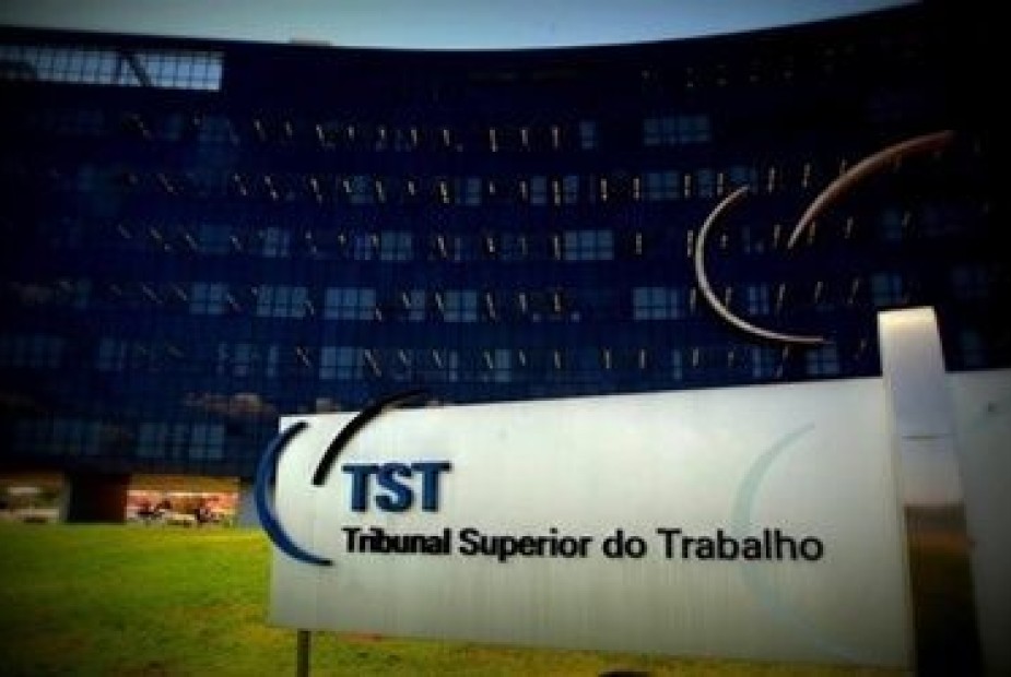 Alteração da CLT: TST mantém demissão em massa sem negociação prévia por universidade Alteração da CLT: TST mantém demissão em massa sem negociação prévia por universidade