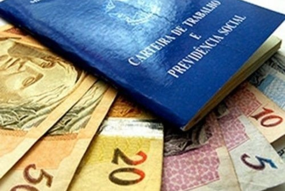 Empresa terá de ressarcir três dias de aviso-prévio cobrados a mais de empregados Empresa terá de ressarcir três dias de aviso-prévio cobrados a mais de empregados