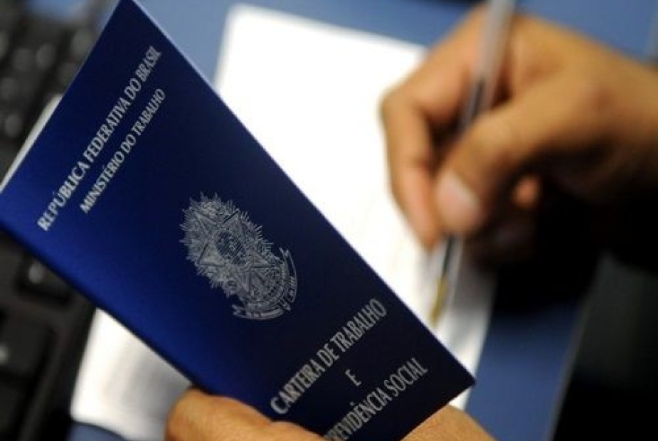 Indústria é condenada por anotação indevida em carteira de trabalho Indústria é condenada por anotação indevida em carteira de trabalho