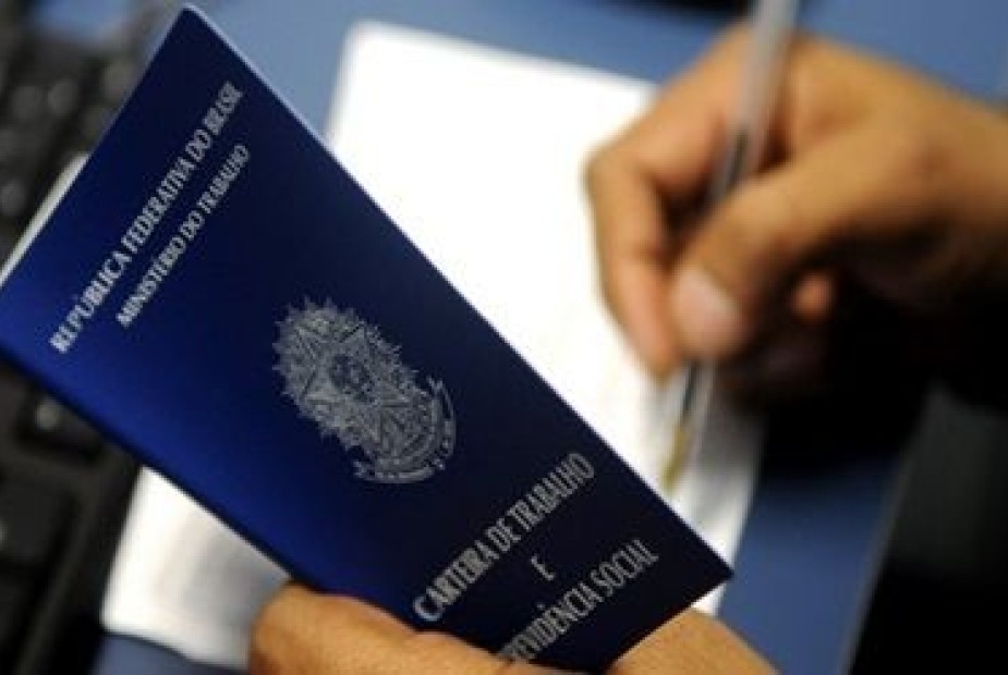 Falta de registro em carteira de trabalho não gera dano moral a analista de TI Falta de registro em carteira de trabalho não gera dano moral a analista de TI