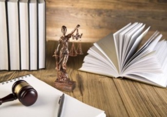 Empresa não terá de pagar despesas de ex-empregado com advogado