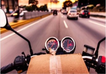 Empregador tem responsabilidade por acidente com moto apesar da culpa de terceiro