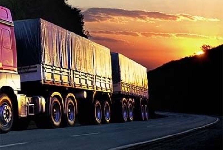 Motorista de carreta receberá indenização por ter de cumprir jornada exaustiva Motorista de carreta receberá indenização por ter de cumprir jornada exaustiva