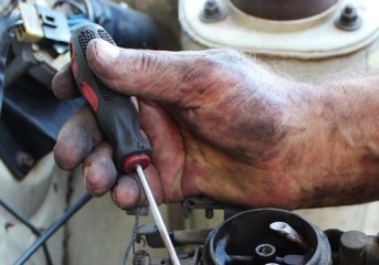 Mecânico que agiu com imprudência ao acionar máquina e teve dedos atingidos não deve ser indenizado