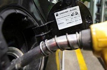 Motorista que só acompanhava abastecimento de caminhão não receberá adicional