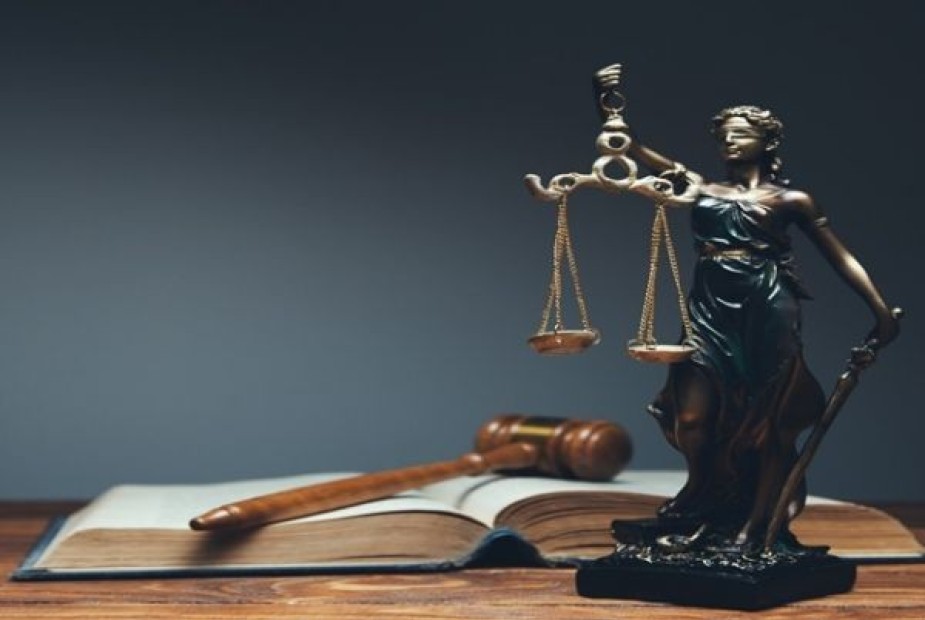 Ajuizamento de ação após estabilidade não justifica pagamento de indenização pela metade a gestante Ajuizamento de ação após estabilidade não justifica pagamento de indenização pela metade a gestante