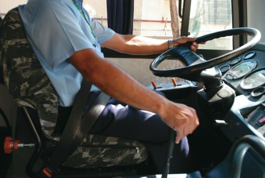 Motoristas de ônibus podem acumular função de cobrador