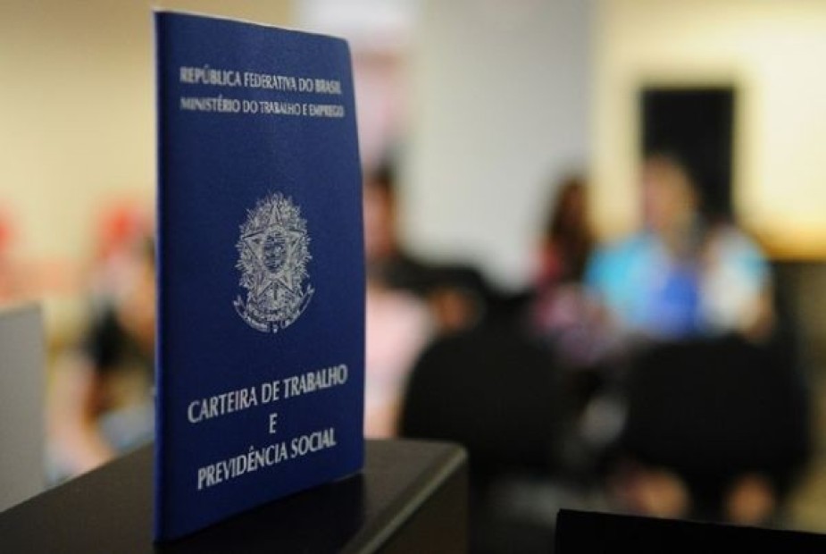 AS OMISSÕES LEGISLATIVAS EMERGENCIAIS TRABALHISTAS DURANTE A PANDEMIA.