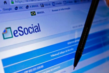 O REGISTRO ELETRÔNICO DE EMPREGADOS ATRAVÉS DO E-SOCIAL.