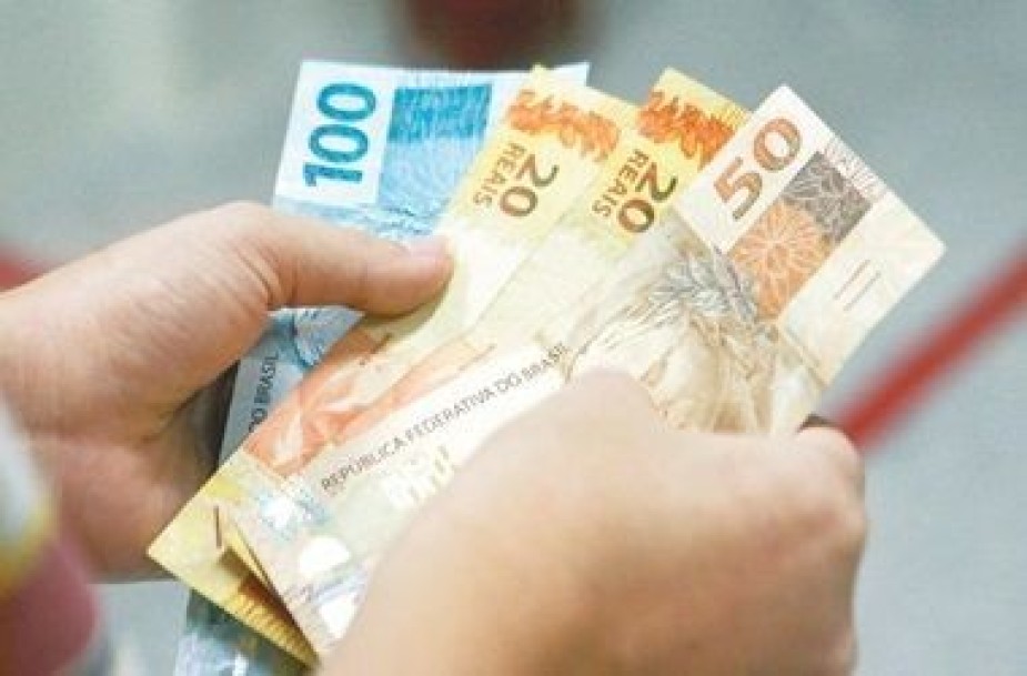 Vendedora receberá comissões estornadas pela loja por inadimplência do comprador