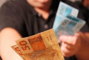 A POSSIBILIDADE DE RECONTRATAÇÃO DE EMPREGADO COM SALÁRIO INFERIOR AO ANTERIORMENTE CONTRATADO