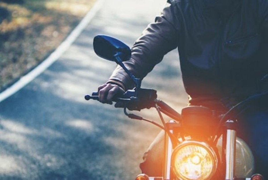 Uso rotineiro de motocicleta por trabalhador deve ser compensado por adicional de periculosidade