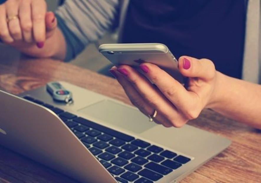 Uso de celular e notebook fornecidos por empresa não é suficiente para reconhecimento de regime de sobreaviso