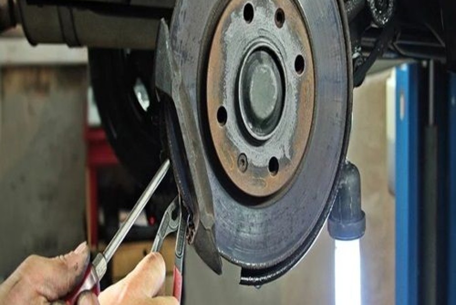 Pandemia da covid-19 não justifica dispensa de mecânico de empresa de ônibus por força maior Pandemia da covid-19 não justifica dispensa de mecânico de empresa de ônibus por força maior