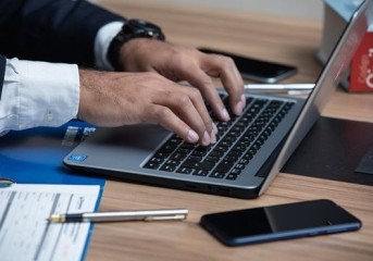 A POSSIBILIDADE DO PEDIDO DE OBTENÇÃO DE REGISTROS DE GEOLOCALIZAÇÃO DO EMPREGADO EM RECLAMAÇÃO TRABALHISTA SOBRE HORAS EXTRAS