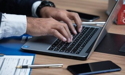 Pessoa Com Deficiência – PCD – Empregada com deficiência auditiva consegue reintegração no trabalho ao comprovar descumprimento de cotas Pessoa Com Deficiência – PCD – Empregada com deficiência auditiva consegue reintegração no trabalho ao comprovar descumprimento de cotas