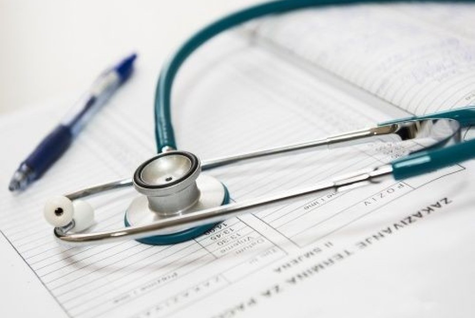 Confirmada justa causa de empregada que rasurou atestado médico para aumentar dias de afastamento Confirmada justa causa de empregada que rasurou atestado médico para aumentar dias de afastamento
