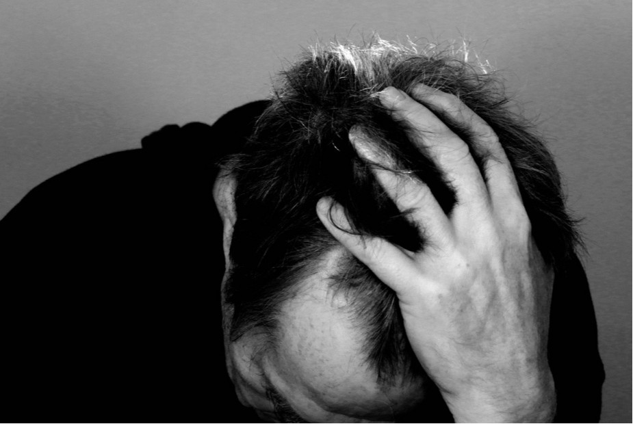 Complemento de auxílio-doença não pode ser abatido de indenização por doença profissional Complemento de auxílio-doença não pode ser abatido de indenização por doença profissional