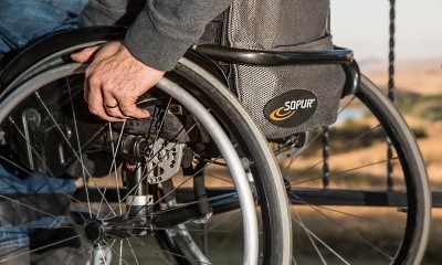 Empresa deve pagar multa por descumprir cota de contratação de pessoas com deficiência e reabilitados