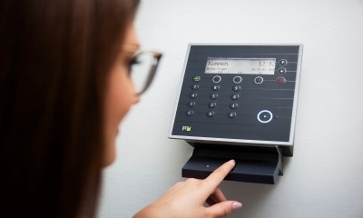 Falta de registro de ponto gera presunção da jornada alegada pelo trabalhador