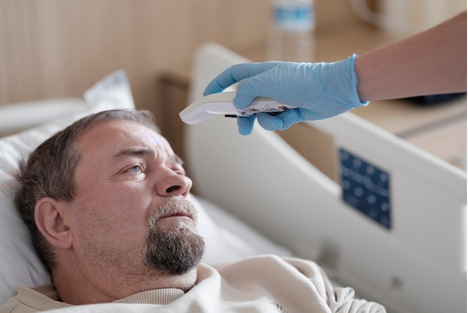 Empresa terá de reintegrar trabalhador dispensado ao retornar de reabilitação