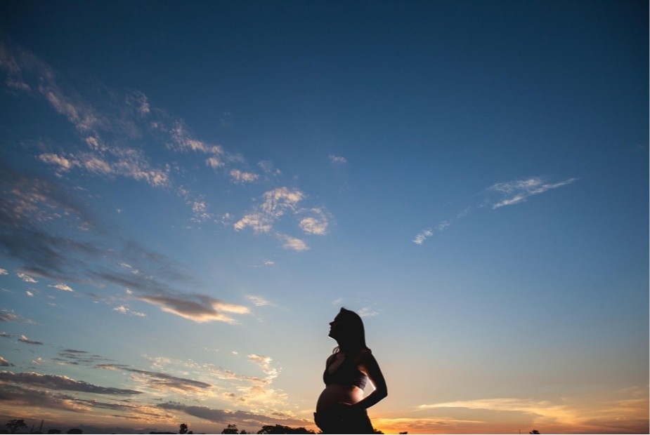 Empregada gestante - desempenha atividade insalubre - realocação ou afastamento por licença maternidade? Empregada gestante - desempenha atividade insalubre - realocação ou afastamento por licença maternidade?