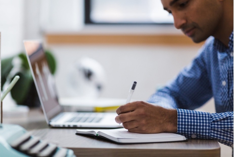 Ao impedir o retorno do empregado do benefício previdenciário o empregador atrai a responsabilidade sobre a sua remuneração Ao impedir o retorno do empregado do benefício previdenciário o empregador atrai a responsabilidade sobre a sua remuneração