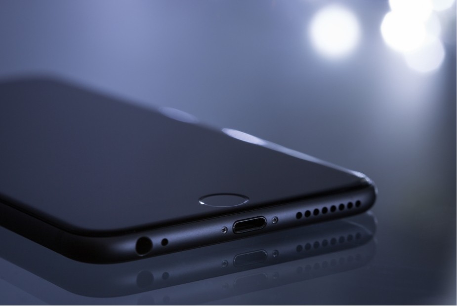 TRT-MG determina devolução de descontos salariais por furto de celular corporativo