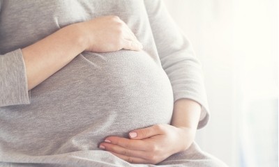 Analista de logística que trabalhava durante licença-maternidade deverá ser indenizada