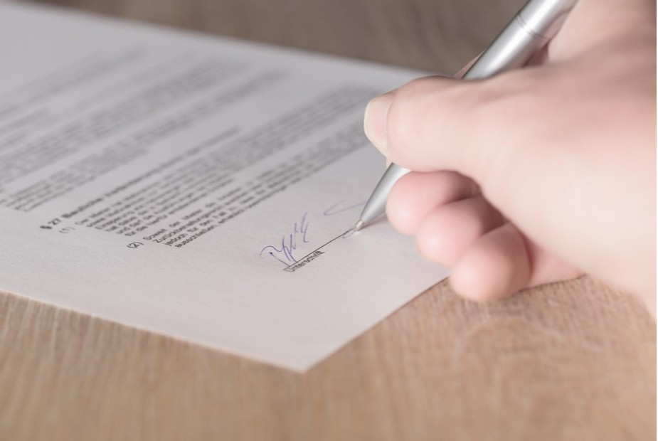 É  necessária a coleta de assinatura do empregado no contracheque no caso de depósito bancário do salário?