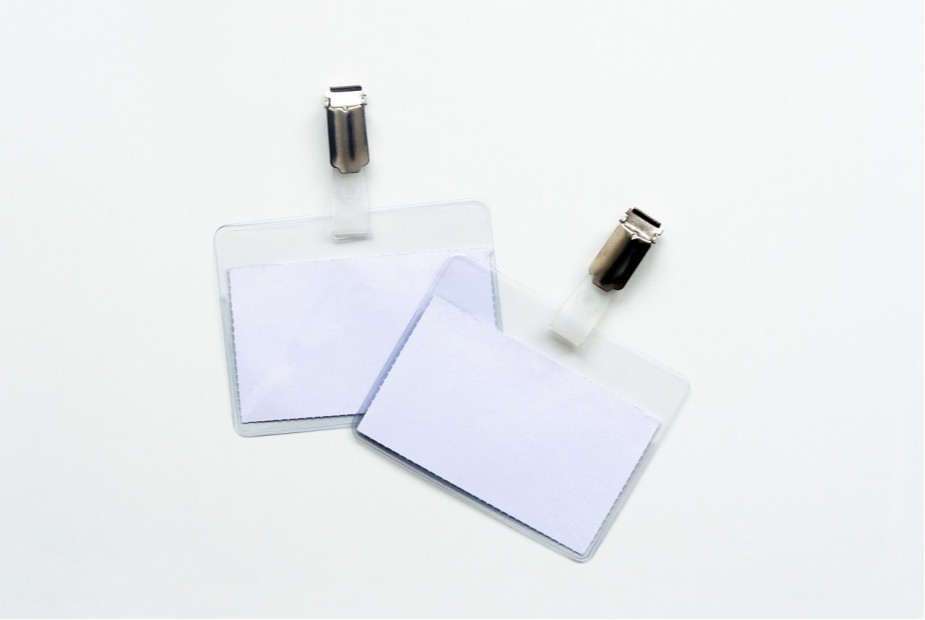 Rede de supermercados que não trocou nome de operador de loja transgênero em crachá deverá indenizá-lo Rede de supermercados que não trocou nome de operador de loja transgênero em crachá deverá indenizá-lo