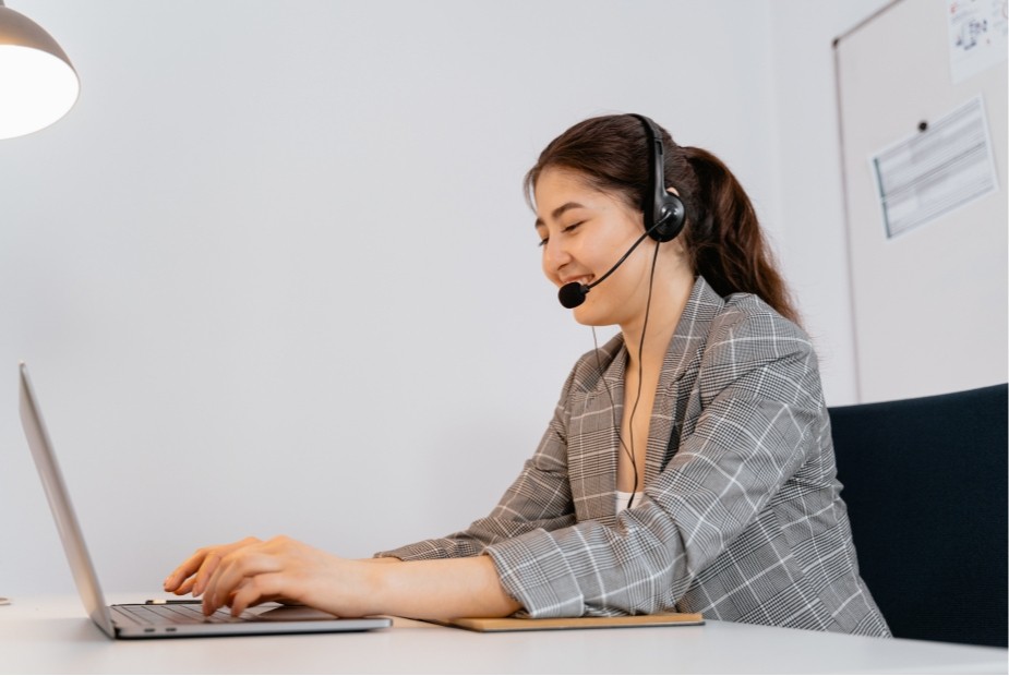 Empresa de call center é condenada por não coibir atos obscenos no local de trabalho