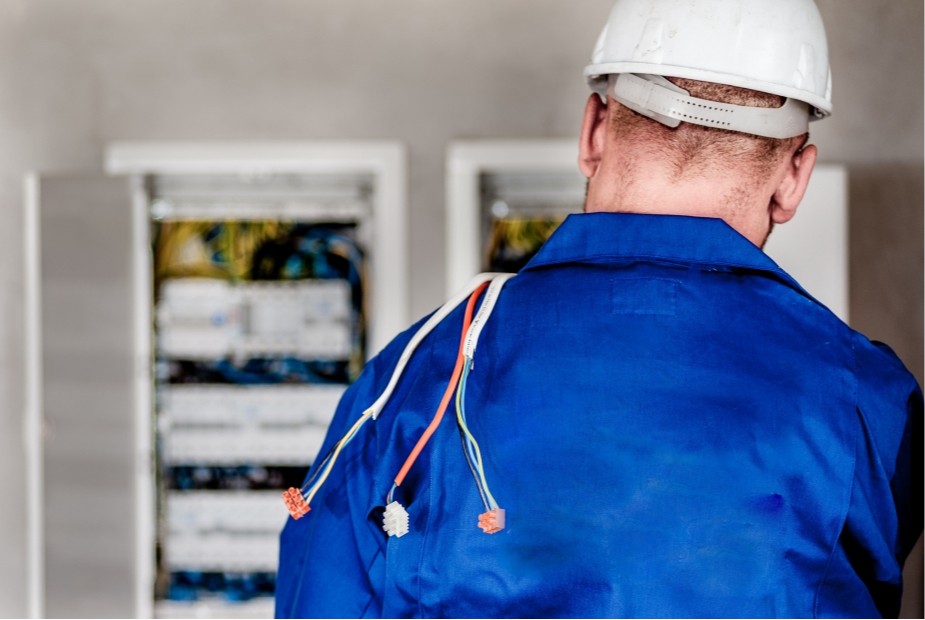 Eletricista acidentado em trabalho fora de suas funções não consegue indenização