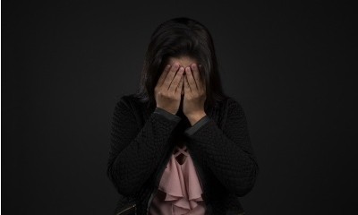 Auxiliar com câncer de garganta demitida um dia após apresentar atestado será indenizada Auxiliar com câncer de garganta demitida um dia após apresentar atestado será indenizada