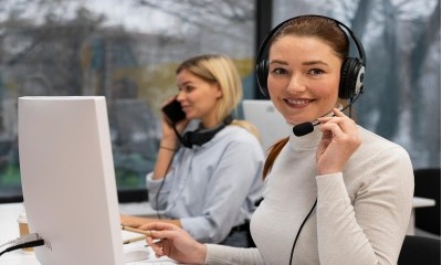 Atendente de call center com diagnóstico de lúpus deve ser reintegrada
