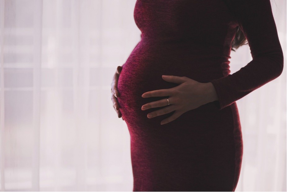Mulher que sofreu aborto espontâneo perde direito à estabilidade provisória