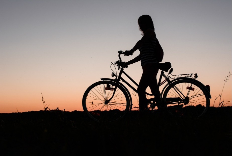 Atendente que recebia auxílio transporte e se deslocou de bicicleta ao trabalho não recebe indenização