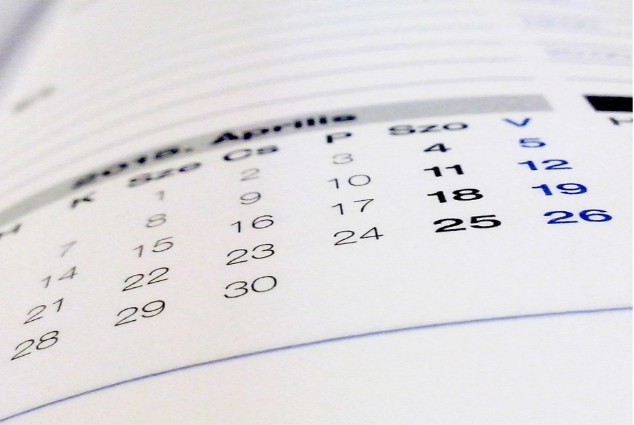 Feriado que recai no sábado na jornada compensada - alternativas de conduta do empregador