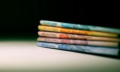 Homem que recebeu cinco meses de seguro-desemprego enquanto trabalhava é condenado Homem que recebeu cinco meses de seguro-desemprego enquanto trabalhava é condenado