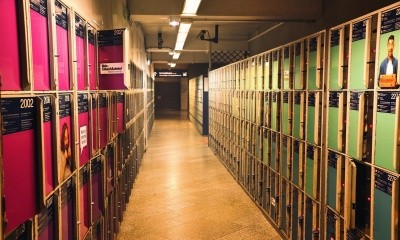 Empresa é condenada por furto de pertences de trabalhador em armário sem cadeado