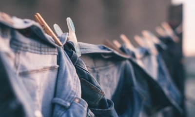 Trabalhadora do ramo de calçados deve ser indenizada por lavagem de uniforme